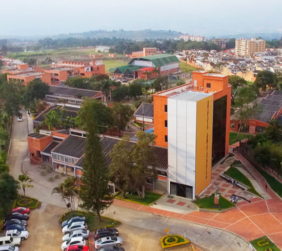 Título noticia tres